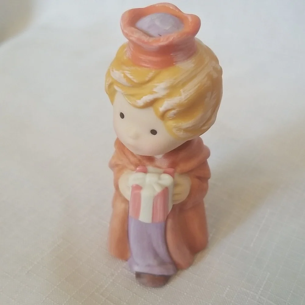 Avon Heavenly Blessings Nativity Figurine - Kaspar Orange and Purple